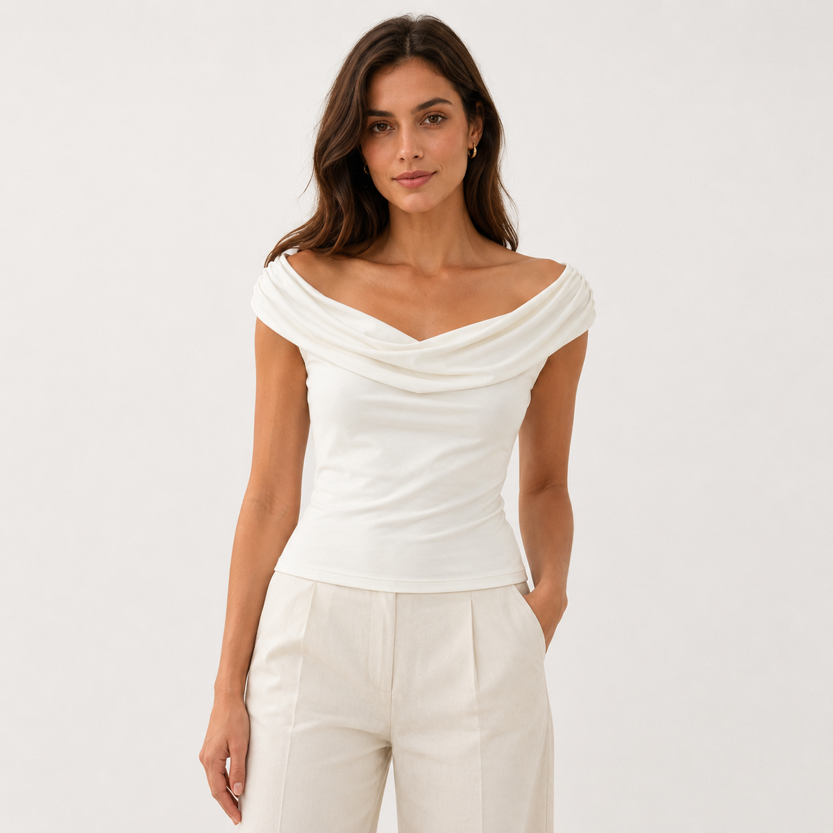 Off Shoulder blanco en modelo