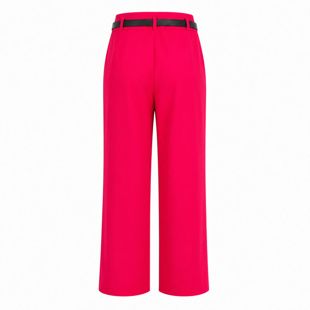 Pantalón con cinturón color rojo, vista posterior