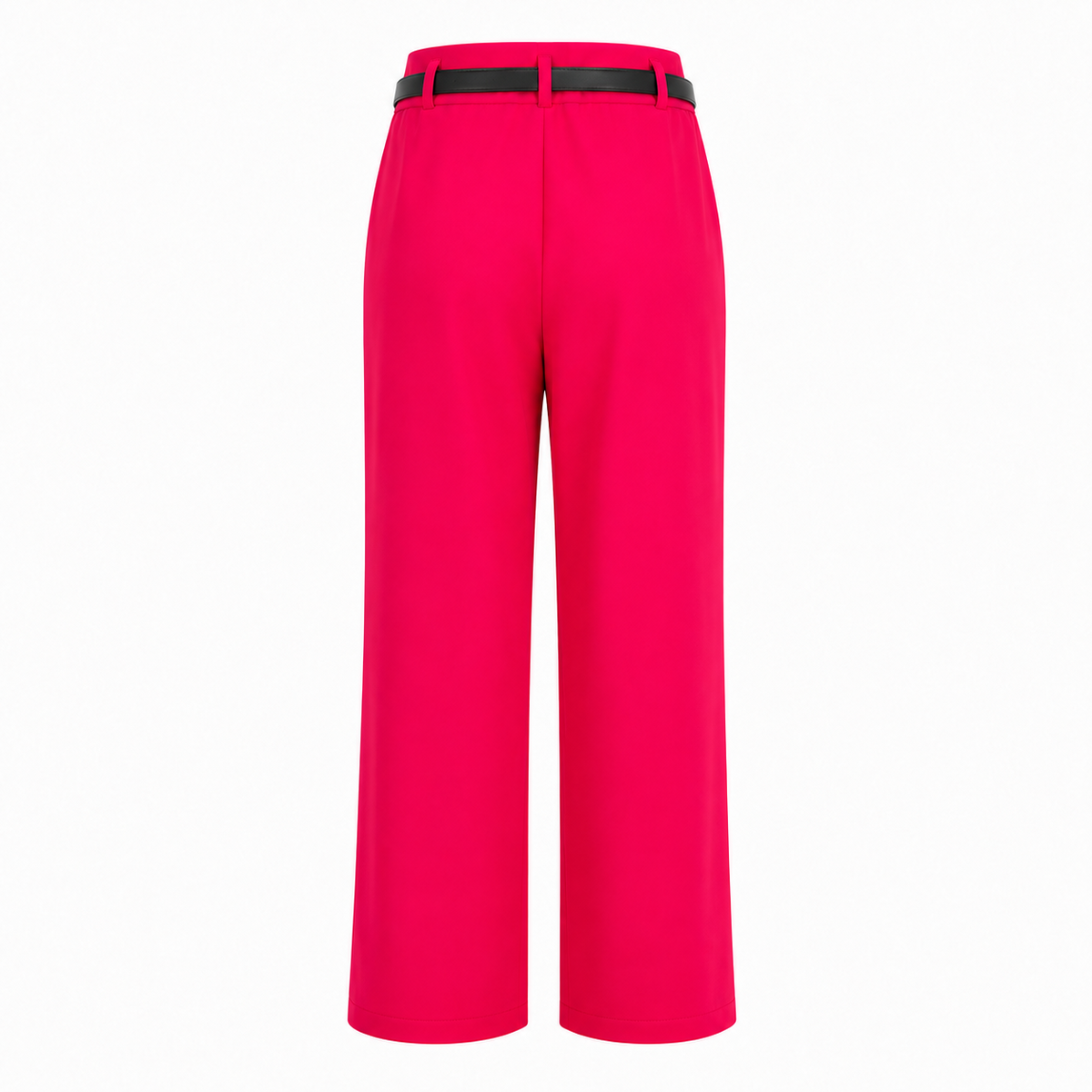 Pantalón con cinturón color rojo, vista posterior
